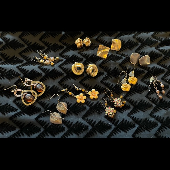 Collection of vintage post and french wire earrings. All costume. All pretty!! - Picture 1 of 7